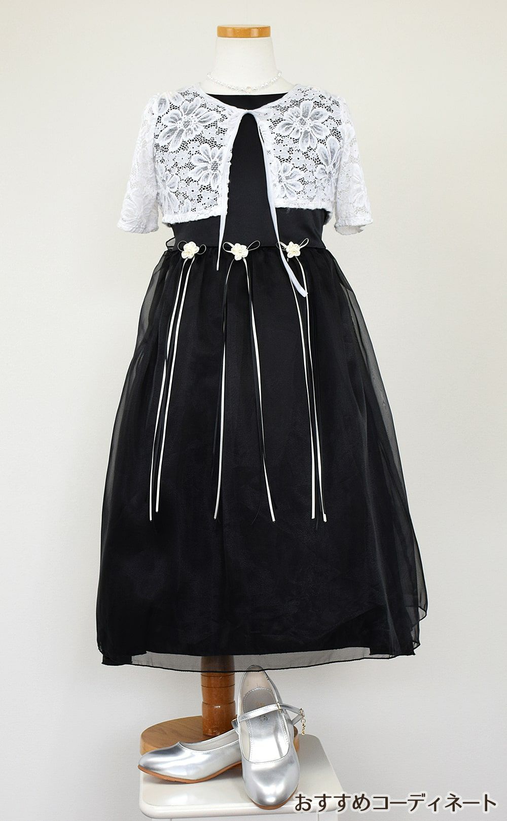 ピアノ発表会や結婚式にぴったりのブラックカラーの女の子用キッズドレス。シンプルで美しいシルエットが魅力のAngel's Closetの子供ドレス レンタル商品（【レンタル】サテン＆シャイニーオーガンジー子供ドレスサニー(KD149)ブラック）｜画像9