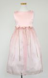 ピアノ発表会や結婚式にぴったりのカラーの女の子用キッズドレス。シンプルで美しいシルエットが魅力のAngel's Closetの子供ドレス レンタル商品（【レンタル】サテン＆シャイニーオーガンジー子供ドレスサニー(KD149)ダスティローズ）｜画像3