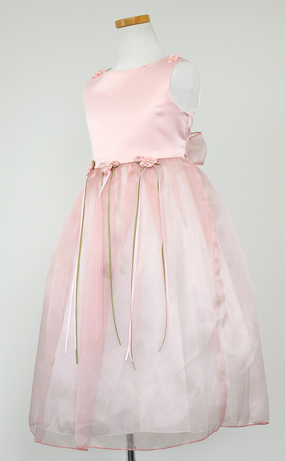 ピアノ発表会や結婚式にぴったりのカラーの女の子用キッズドレス。シンプルで美しいシルエットが魅力のAngel's Closetの子供ドレス レンタル商品（【レンタル】サテン＆シャイニーオーガンジー子供ドレスサニー(KD149)ダスティローズ）｜画像4