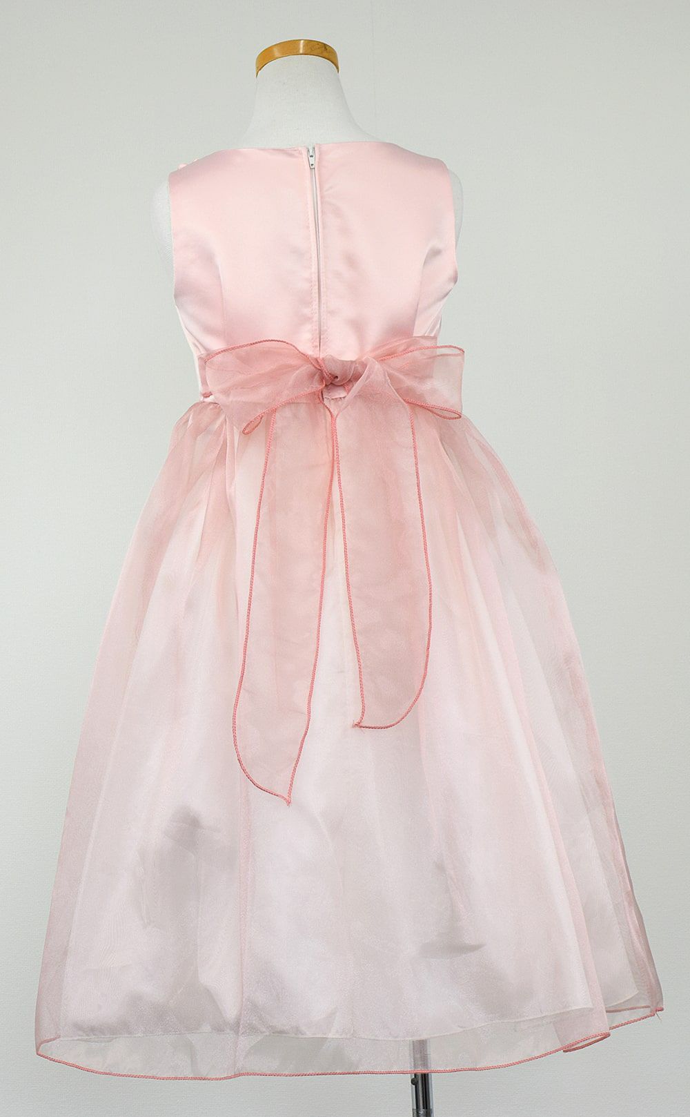 ピアノ発表会や結婚式にぴったりのカラーの女の子用キッズドレス。シンプルで美しいシルエットが魅力のAngel's Closetの子供ドレス レンタル商品（【レンタル】サテン＆シャイニーオーガンジー子供ドレスサニー(KD149)ダスティローズ）｜画像5