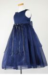 ピアノ発表会や結婚式にぴったりのネイビーカラーの女の子用キッズドレス。シンプルで美しいシルエットが魅力のAngel's Closetの子供ドレス レンタル商品（【レンタル】サテン＆シャイニーオーガンジー子供ドレスサニー(KD149)ネイビー）｜画像4