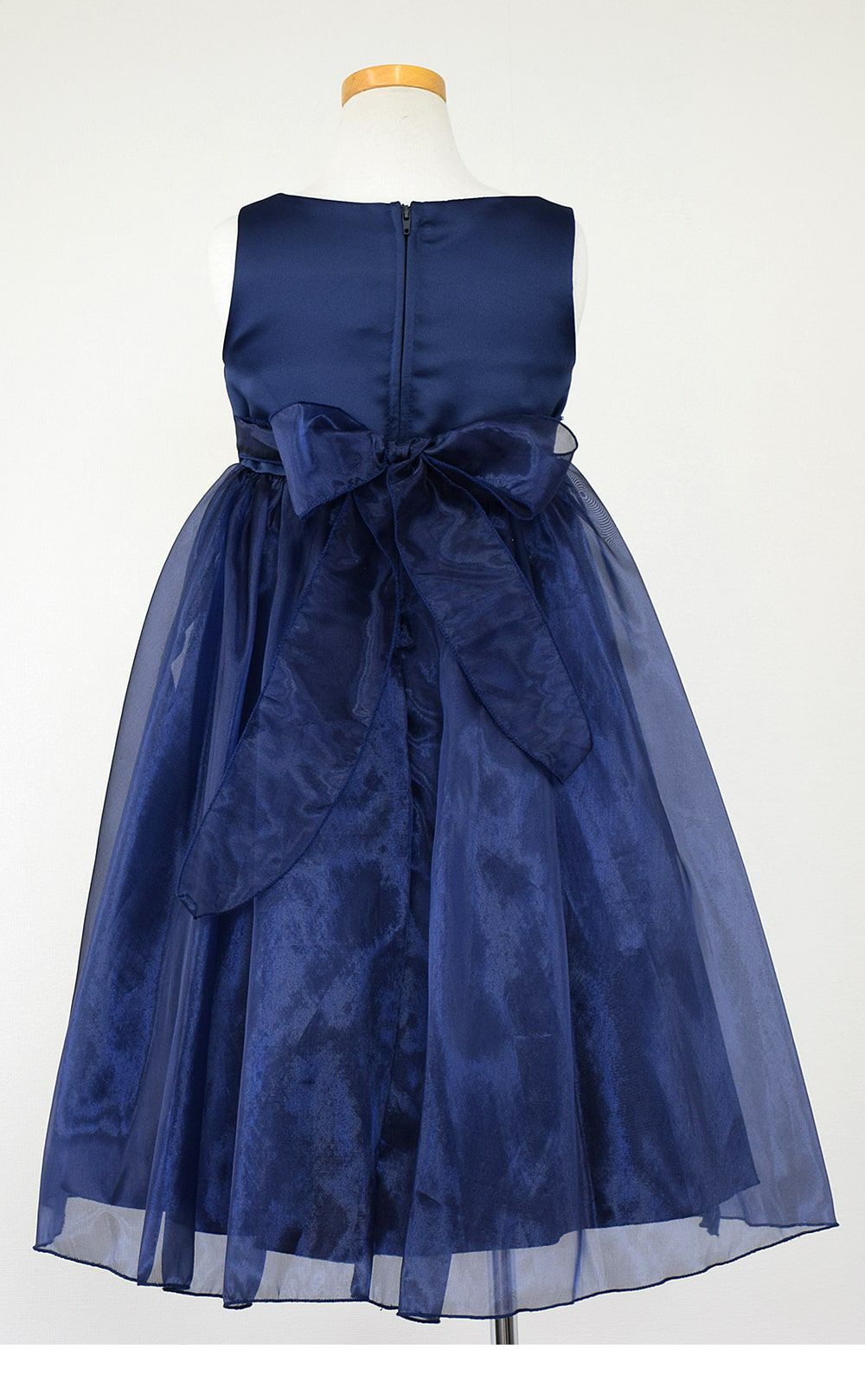 ピアノ発表会や結婚式にぴったりのネイビーカラーの女の子用キッズドレス。シンプルで美しいシルエットが魅力のAngel's Closetの子供ドレス レンタル商品（【レンタル】サテン＆シャイニーオーガンジー子供ドレスサニー(KD149)ネイビー）｜画像5