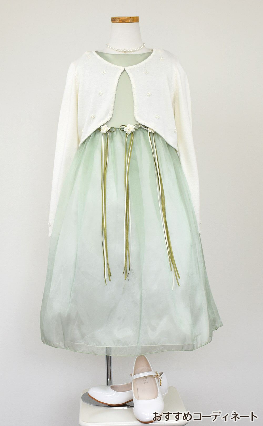 ピアノ発表会や結婚式にぴったりのカラーの女の子用キッズドレス。シンプルで美しいシルエットが魅力のAngel's Closetの子供ドレス レンタル商品（【レンタル】サテン＆シャイニーオーガンジー子供ドレスサニー(KD149)セージ）｜画像10