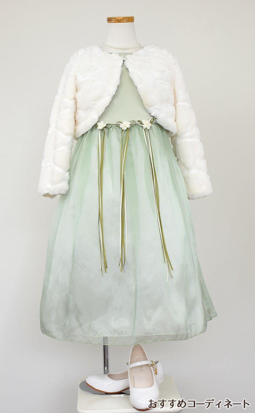 ピアノ発表会や結婚式にぴったりのカラーの女の子用キッズドレス。シンプルで美しいシルエットが魅力のAngel's Closetの子供ドレス レンタル商品（【レンタル】サテン＆シャイニーオーガンジー子供ドレスサニー(KD149)セージ）｜画像11