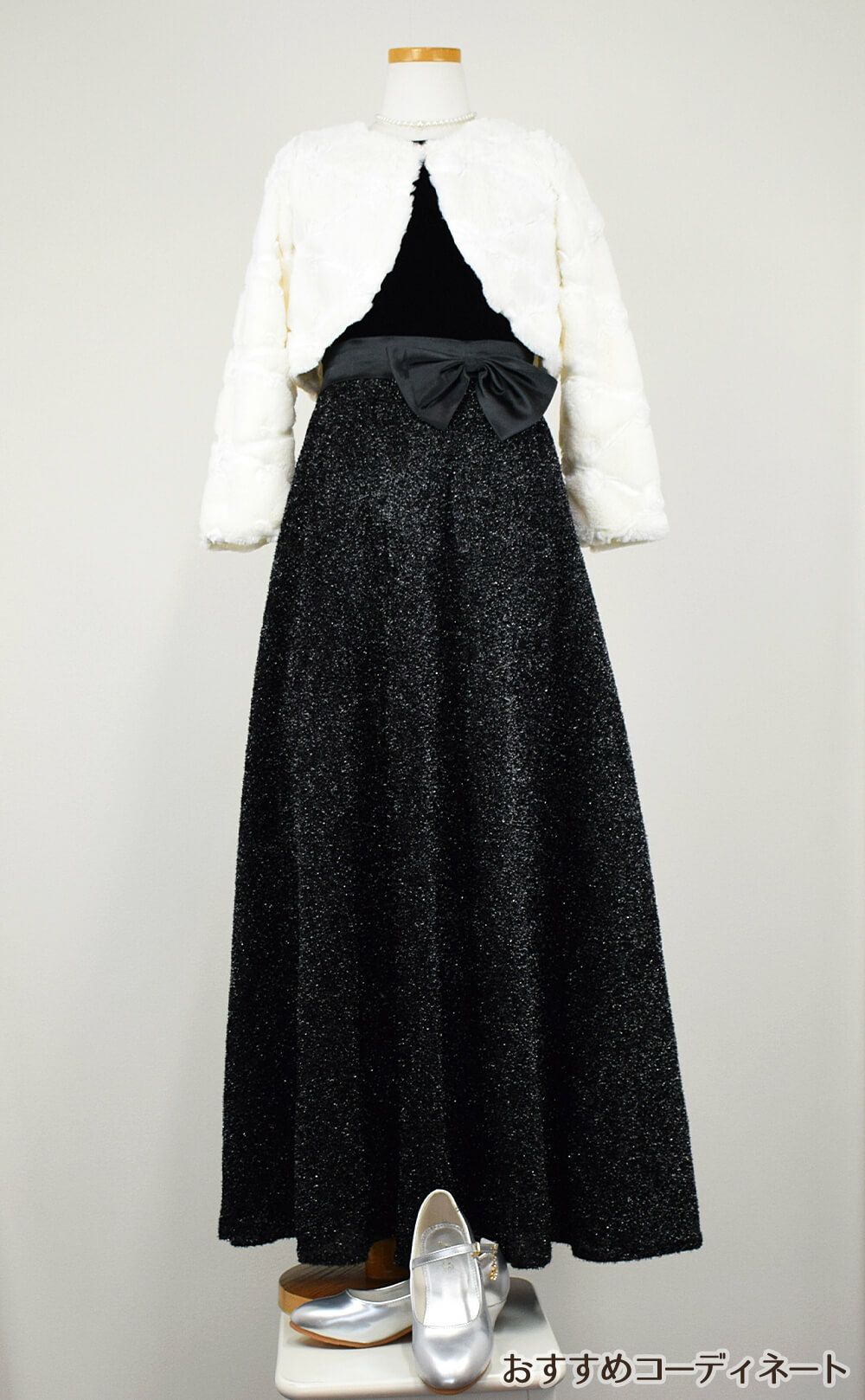 ピアノ発表会や結婚式にぴったりのブラックカラーの女の子用キッズドレス。シンプルで美しいシルエットが魅力のAngel's Closetの子供ドレス レンタル商品（【レンタル】ブラックベルベット＆煌めくＡラインロングドレス※コルセットバックリボン結び型(YP157B)ブラック）｜画像13