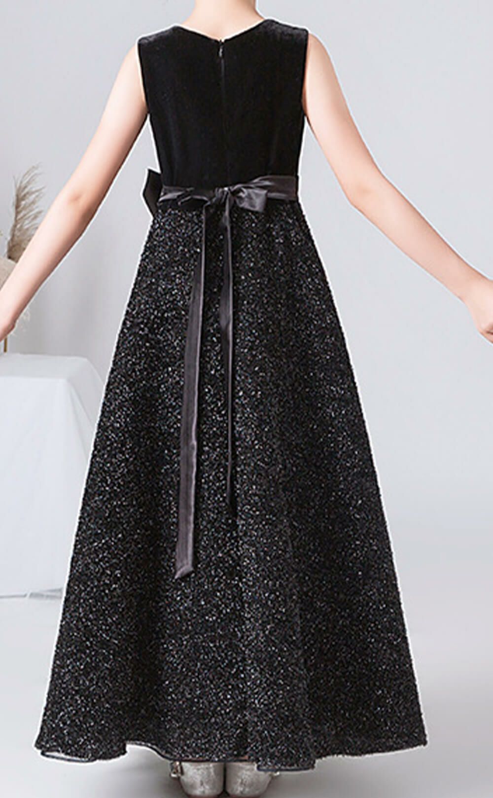 ピアノ発表会や結婚式にぴったりのブラックカラーの女の子用キッズドレス。シンプルで美しいシルエットが魅力のAngel's Closetの子供ドレス レンタル商品（【レンタル】ブラックベルベット＆煌めくＡラインロングドレス※コルセットバックリボン結び型(YP157B)ブラック）｜画像16