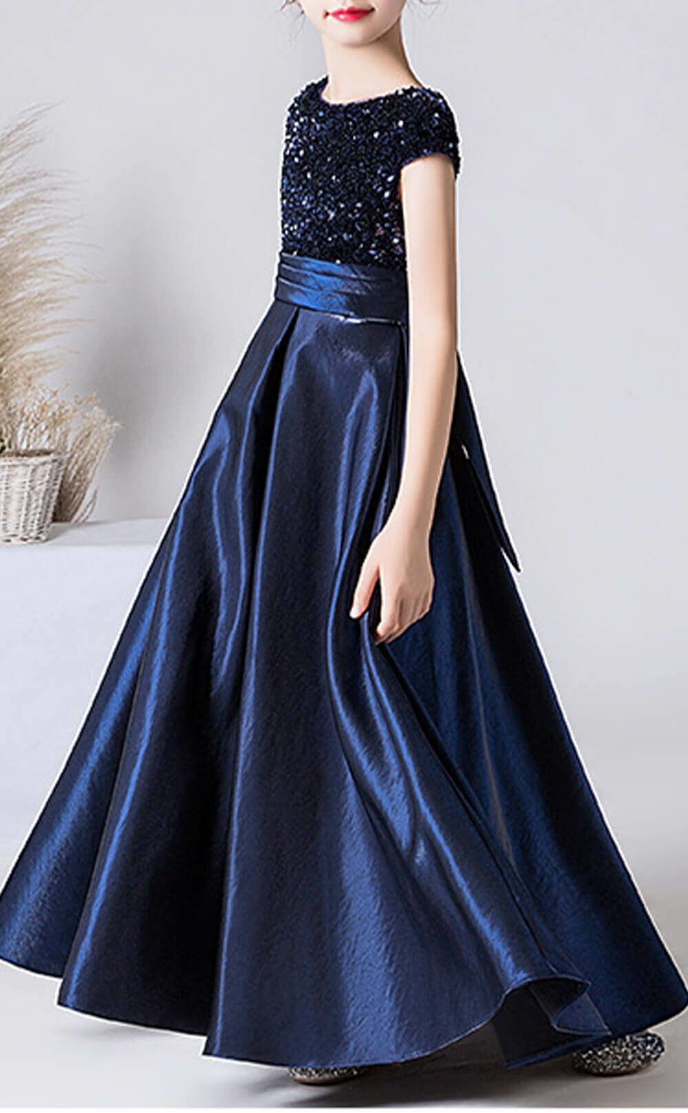 ピアノ発表会や結婚式にぴったりのネイビーカラーの女の子用キッズドレス。シンプルで美しいシルエットが魅力のAngel's Closetの子供ドレス レンタル商品（【レンタル】スパンコール＆サテンロングドレス※コルセットバックリボン結び型(YP136C)ネイビー）｜画像15