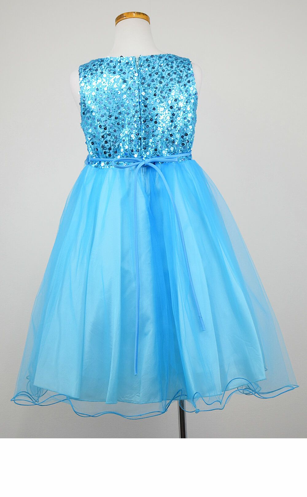 ピアノ発表会や結婚式にぴったりのカラーの女の子用キッズドレス。シンプルで美しいシルエットが魅力のAngel's Closetの子供ドレス レンタル商品（【レンタル】スパンコール＆チュール子供ドレス(kd305)アクア）｜画像5