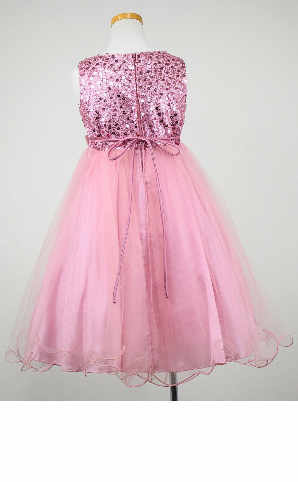 ピアノ発表会や結婚式にぴったりのカラーの女の子用キッズドレス。シンプルで美しいシルエットが魅力のAngel's Closetの子供ドレス レンタル商品（【レンタル】スパンコール＆チュール子供ドレス(kd305)ダスティローズ）｜画像5