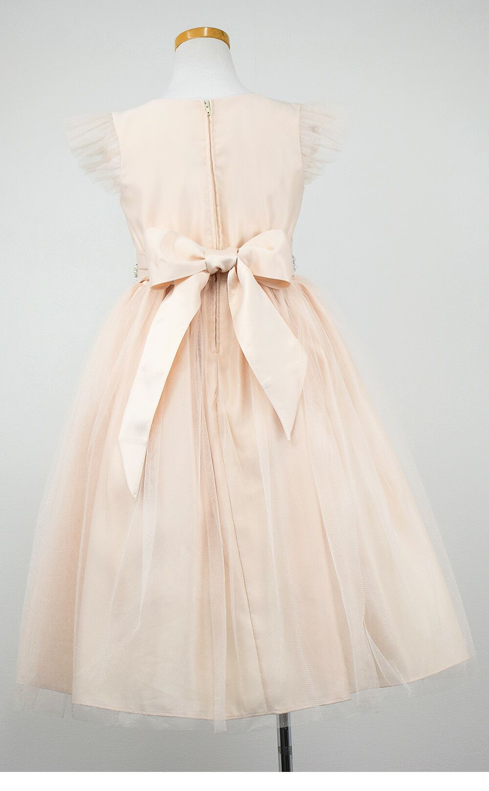 ピアノ発表会や結婚式にぴったりのカラーの女の子用キッズドレス。シンプルで美しいシルエットが魅力のAngel's Closetの子供ドレス レンタル商品（【レンタル】サテン＆チュールフラッタースリーブ子供ドレス(SK611)シャンパン）｜画像5
