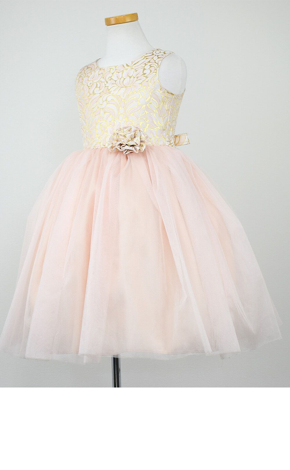 ピアノ発表会や結婚式にぴったりのピンクカラーの女の子用キッズドレス。シンプルで美しいシルエットが魅力のAngel's Closetの子供ドレス レンタル商品（【レンタル】オーネイトジャガード＆マルチトーンチュール子供ドレス(SK671)ブラッシュピンク）｜画像4