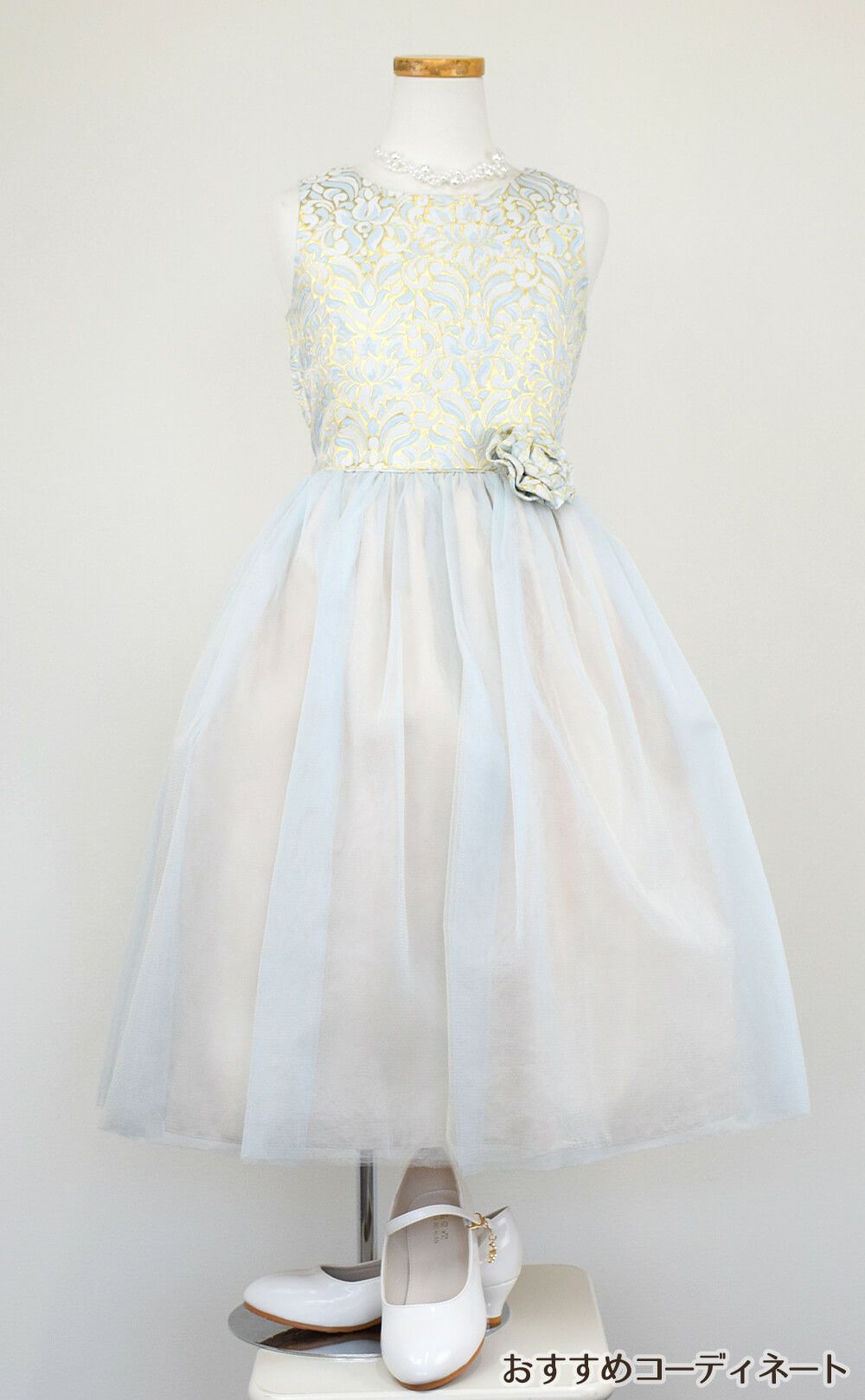 ピアノ発表会や結婚式にぴったりのブルーカラーの女の子用キッズドレス。シンプルで美しいシルエットが魅力のAngel's Closetの子供ドレス レンタル商品（【レンタル】オーネイトジャガード＆マルチトーンチュール子供ドレス(SK671)ブルー）｜画像8