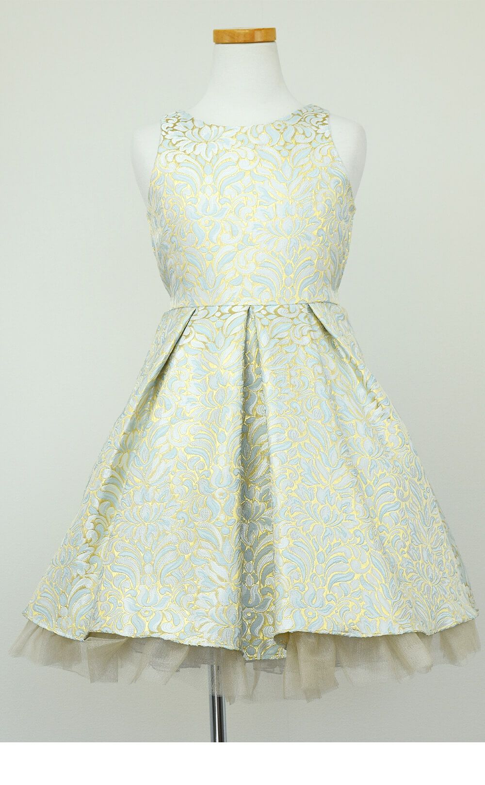 ピアノ発表会や結婚式にぴったりのブルーカラーの女の子用キッズドレス。シンプルで美しいシルエットが魅力のAngel's Closetの子供ドレス レンタル商品（【レンタル】オーネイトプリーツジャガード＆チュール子供ドレス(SK670A)ブルー）｜画像3