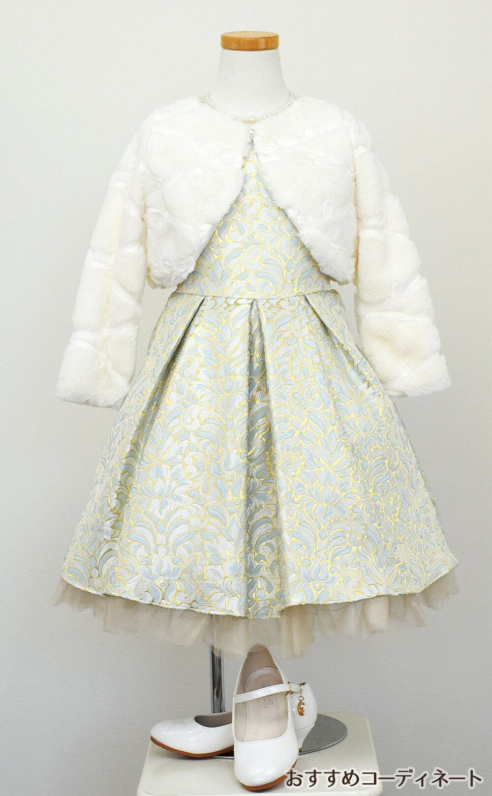 ピアノ発表会や結婚式にぴったりのブルーカラーの女の子用キッズドレス。シンプルで美しいシルエットが魅力のAngel's Closetの子供ドレス レンタル商品（【レンタル】オーネイトプリーツジャガード＆チュール子供ドレス(SK670A)ブルー）｜画像11