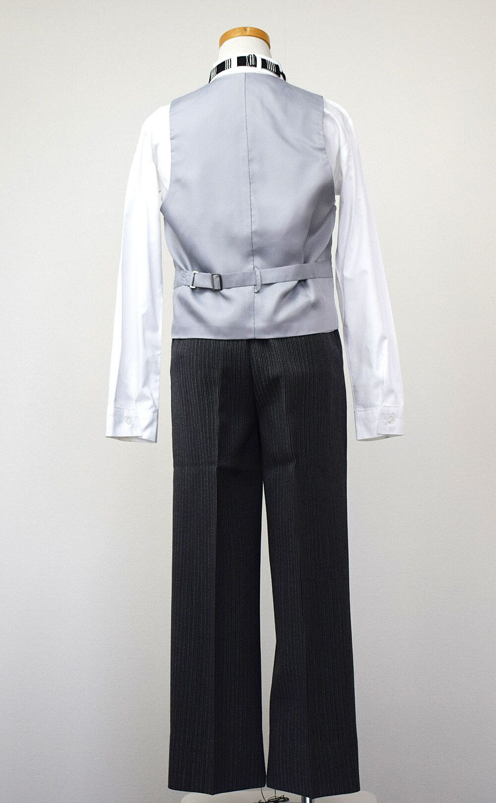 発表会やコンクールにぴったりのブラックカラーの子供用フォーマル衣装。シンプルで美しいシルエットが魅力のAngel's Closetのキッズフォーマル レンタル商品（【レンタル】モーニング（シルバーベスト）(CHM101)ブラック）｜画像8