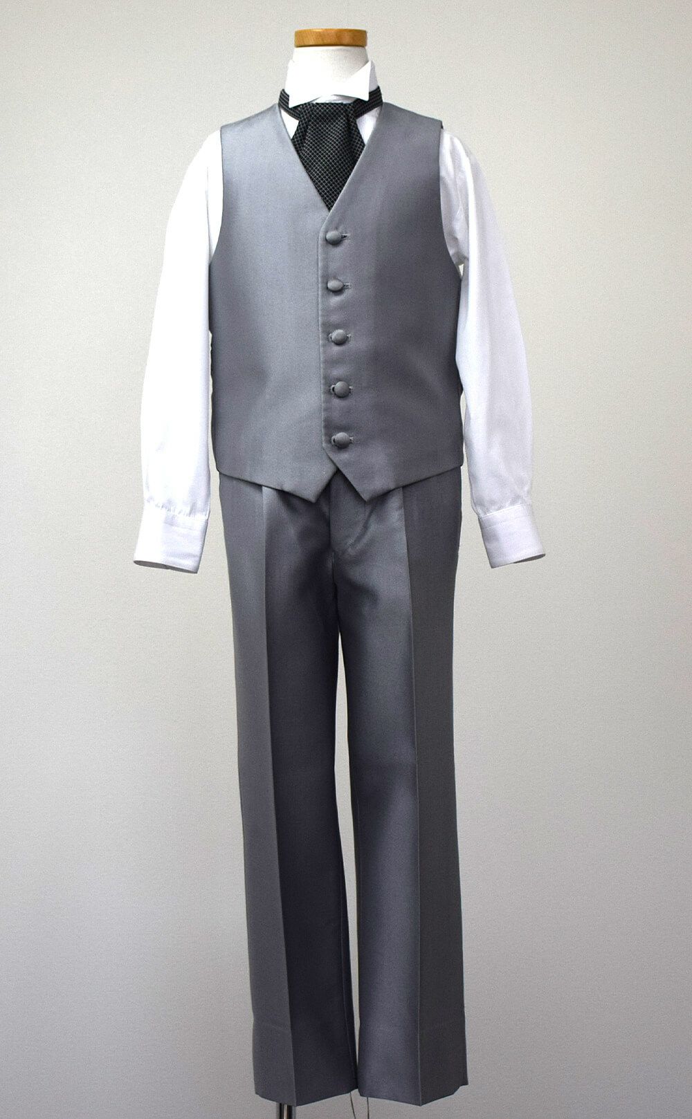 発表会やコンクールにぴったりのカラーの子供用フォーマル衣装。シンプルで美しいシルエットが魅力のAngel's Closetのキッズフォーマル レンタル商品（【レンタル】シルバーフロックコート(CHM202)シルバー）｜画像7