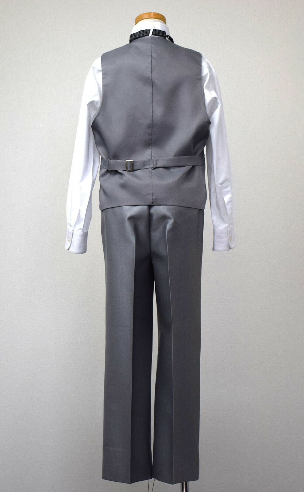 発表会やコンクールにぴったりのカラーの子供用フォーマル衣装。シンプルで美しいシルエットが魅力のAngel's Closetのキッズフォーマル レンタル商品（【レンタル】シルバーフロックコート(CHM202)シルバー）｜画像8