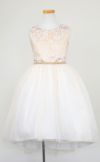 ピアノ発表会や結婚式にぴったりのカラーの女の子用キッズドレス。シンプルで美しいシルエットが魅力のAngel's Closetの子供ドレス レンタル商品（【レンタル】ジャガード＆クリスタルチュールハイ＆ロー子供ドレス(SK805)アイボリー）｜画像3