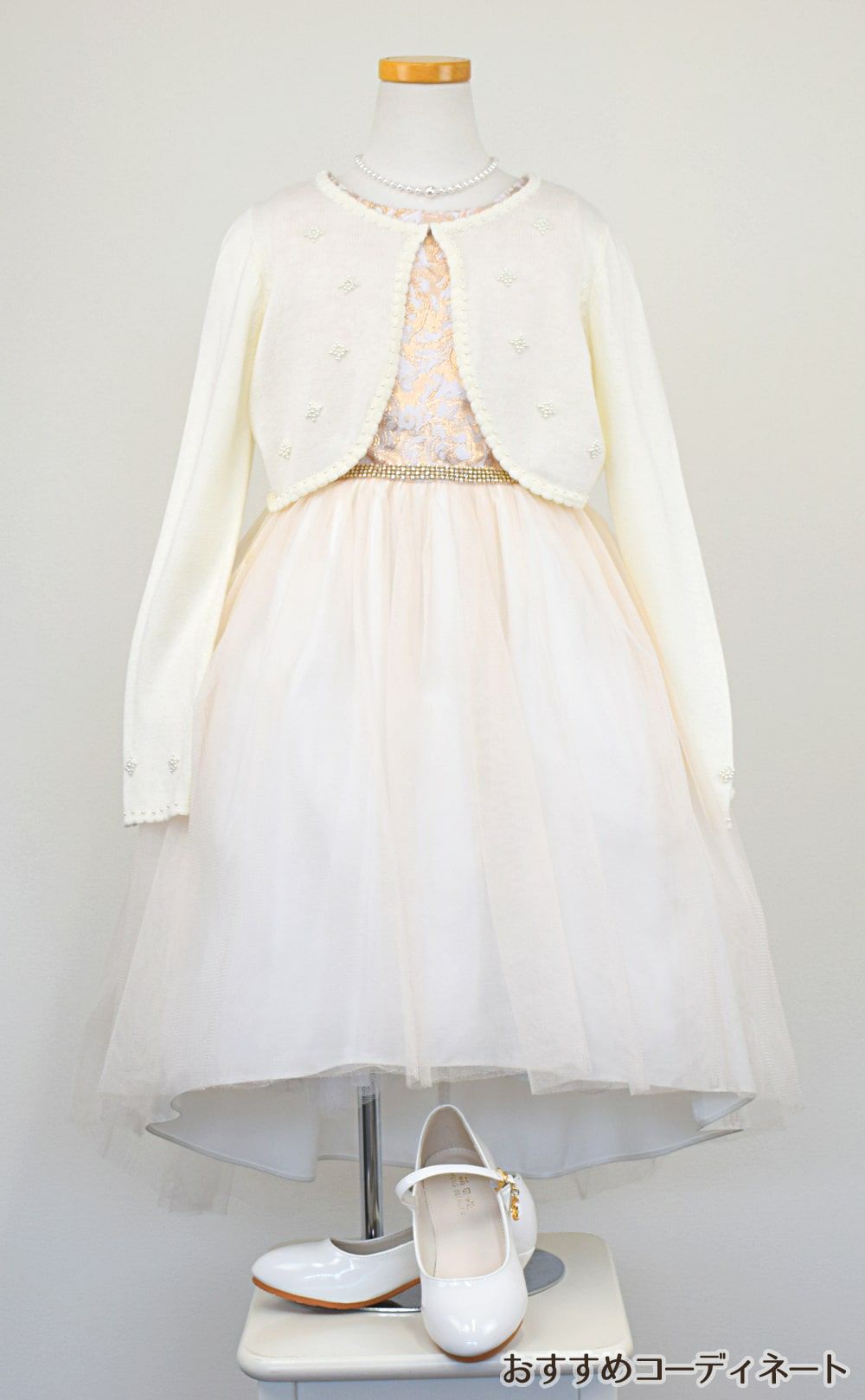 ピアノ発表会や結婚式にぴったりのカラーの女の子用キッズドレス。シンプルで美しいシルエットが魅力のAngel's Closetの子供ドレス レンタル商品（【レンタル】ジャガード＆クリスタルチュールハイ＆ロー子供ドレス(SK805)アイボリー）｜画像10