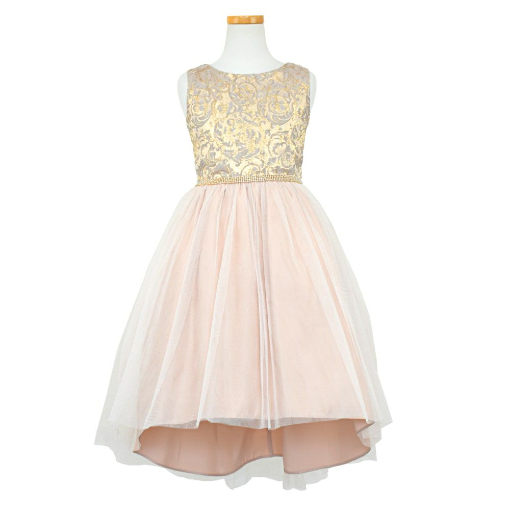 ピアノ発表会や結婚式にぴったりのカラーの女の子用キッズドレス。シンプルで美しいシルエットが魅力のAngel's Closetの子供ドレス レンタル商品（【レンタル】ジャガード＆クリスタルチュールハイ＆ロー子供ドレス(SK805)モカ）｜画像2