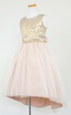 ピアノ発表会や結婚式にぴったりのカラーの女の子用キッズドレス。シンプルで美しいシルエットが魅力のAngel's Closetの子供ドレス レンタル商品（【レンタル】ジャガード＆クリスタルチュールハイ＆ロー子供ドレス(SK805)モカ）｜画像4