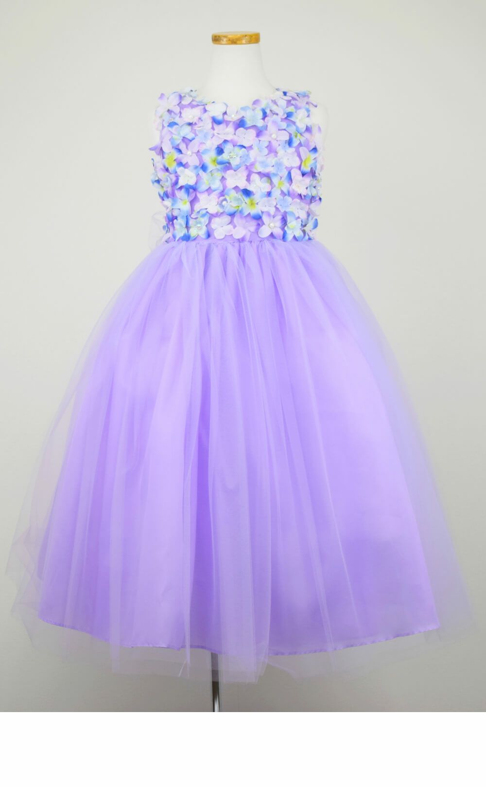ピアノ発表会や結婚式にぴったりのライラックカラーの女の子用キッズドレス。シンプルで美しいシルエットが魅力のAngel's Closetの子供ドレス レンタル商品（【レンタル】フラワーモチーフチュールリボン子供ドレス(CCD741)ライラック）｜画像3