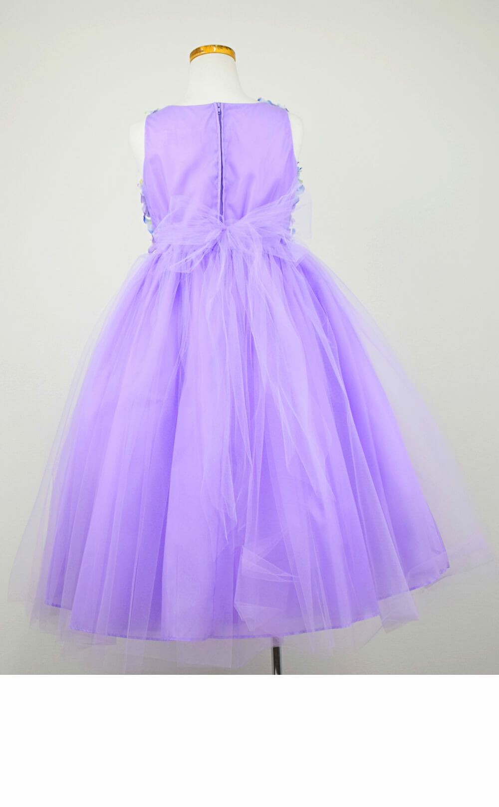 ピアノ発表会や結婚式にぴったりのライラックカラーの女の子用キッズドレス。シンプルで美しいシルエットが魅力のAngel's Closetの子供ドレス レンタル商品（【レンタル】フラワーモチーフチュールリボン子供ドレス(CCD741)ライラック）｜画像5