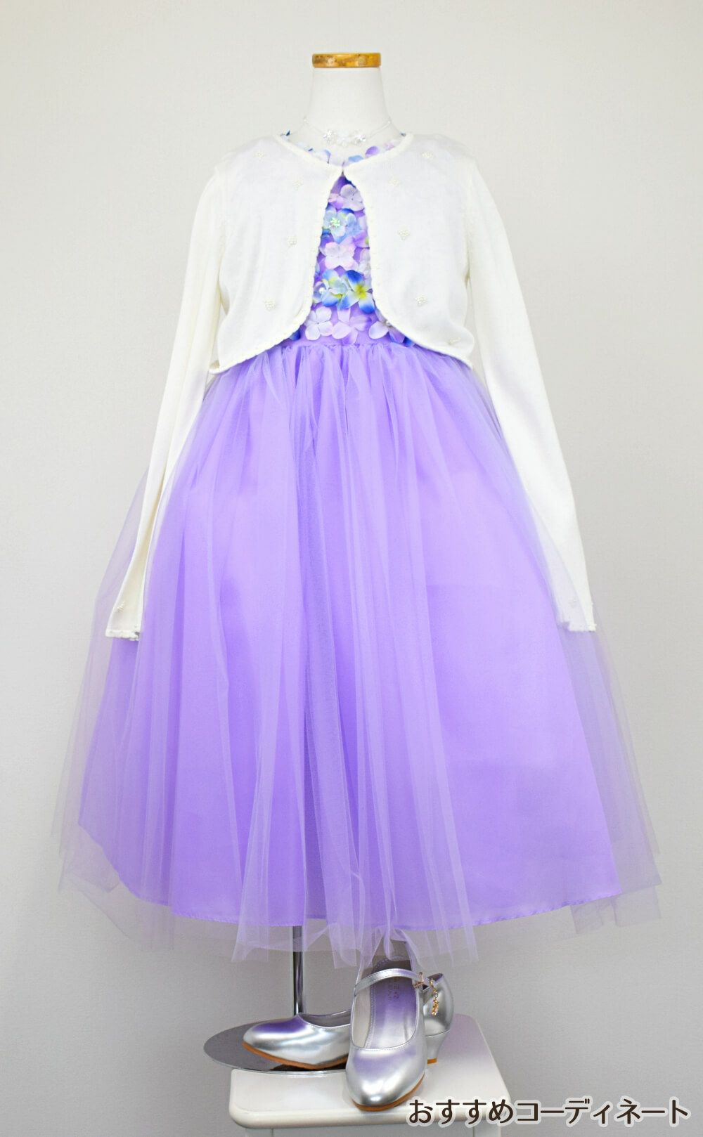 ピアノ発表会や結婚式にぴったりのライラックカラーの女の子用キッズドレス。シンプルで美しいシルエットが魅力のAngel's Closetの子供ドレス レンタル商品（【レンタル】フラワーモチーフチュールリボン子供ドレス(CCD741)ライラック）｜画像10