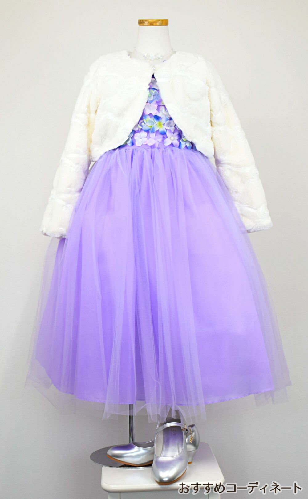 ピアノ発表会や結婚式にぴったりのライラックカラーの女の子用キッズドレス。シンプルで美しいシルエットが魅力のAngel's Closetの子供ドレス レンタル商品（【レンタル】フラワーモチーフチュールリボン子供ドレス(CCD741)ライラック）｜画像11