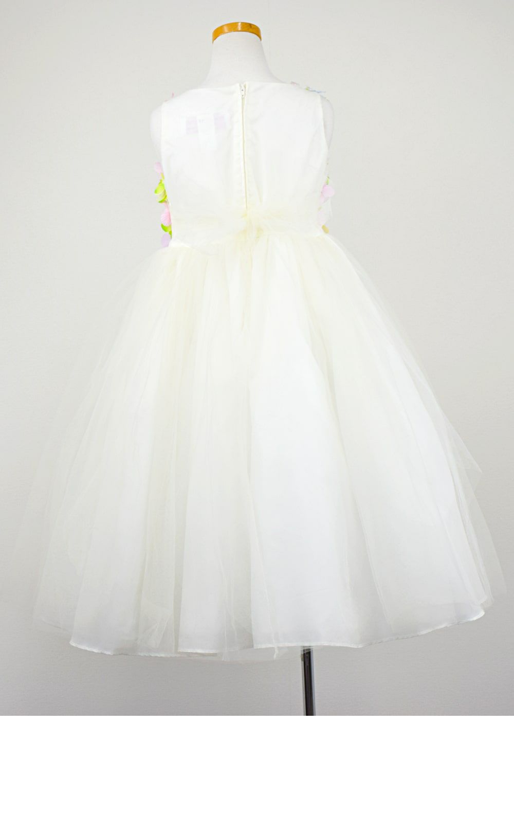 ピアノ発表会や結婚式にぴったりのカラーの女の子用キッズドレス。シンプルで美しいシルエットが魅力のAngel's Closetの子供ドレス レンタル商品（【レンタル】フラワーモチーフチュールリボン子供ドレス(CCD752)アイボリー）｜画像5
