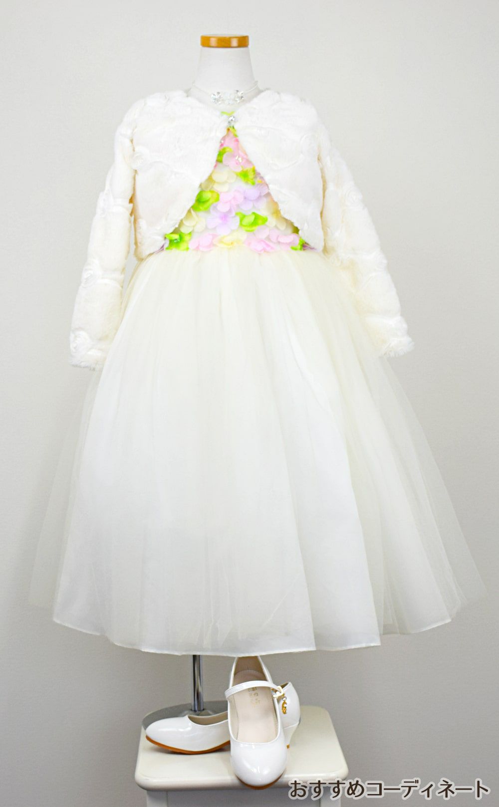 ピアノ発表会や結婚式にぴったりのカラーの女の子用キッズドレス。シンプルで美しいシルエットが魅力のAngel's Closetの子供ドレス レンタル商品（【レンタル】フラワーモチーフチュールリボン子供ドレス(CCD752)アイボリー）｜画像11