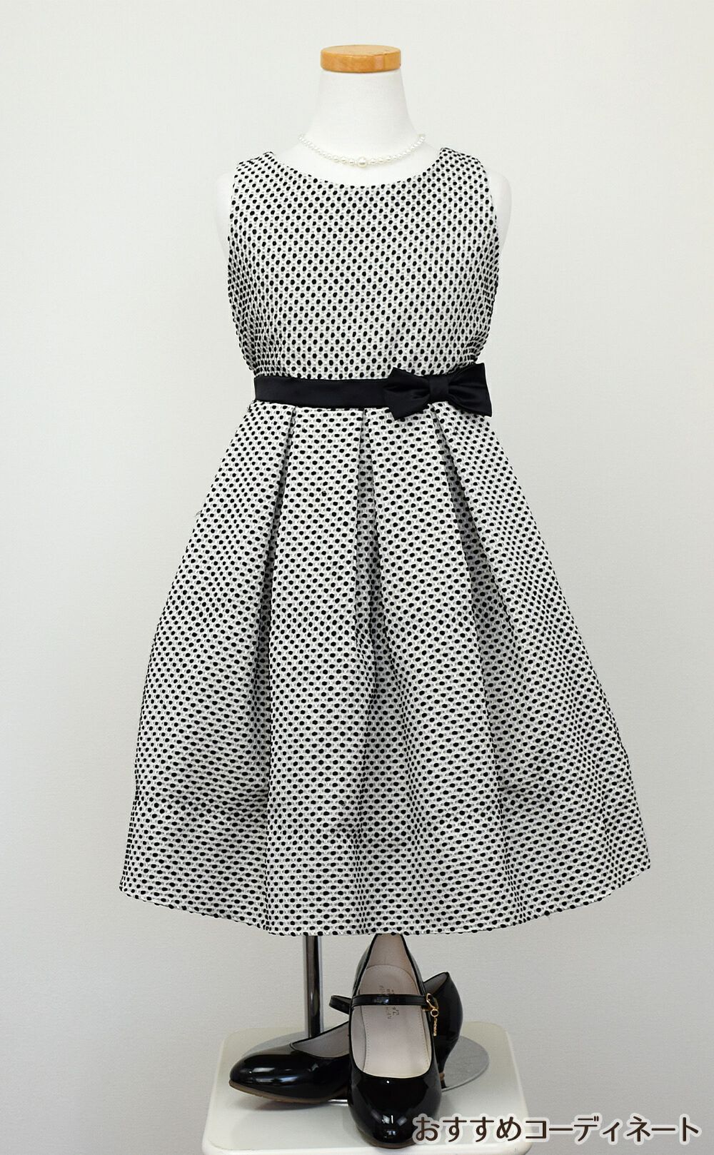 ピアノ発表会や結婚式にぴったりのブラックカラーの女の子用キッズドレス。シンプルで美しいシルエットが魅力のAngel's Closetの子供ドレス レンタル商品（【レンタル】プチポルカドットジャガード子供ドレス(SK520)ブラック）｜画像8