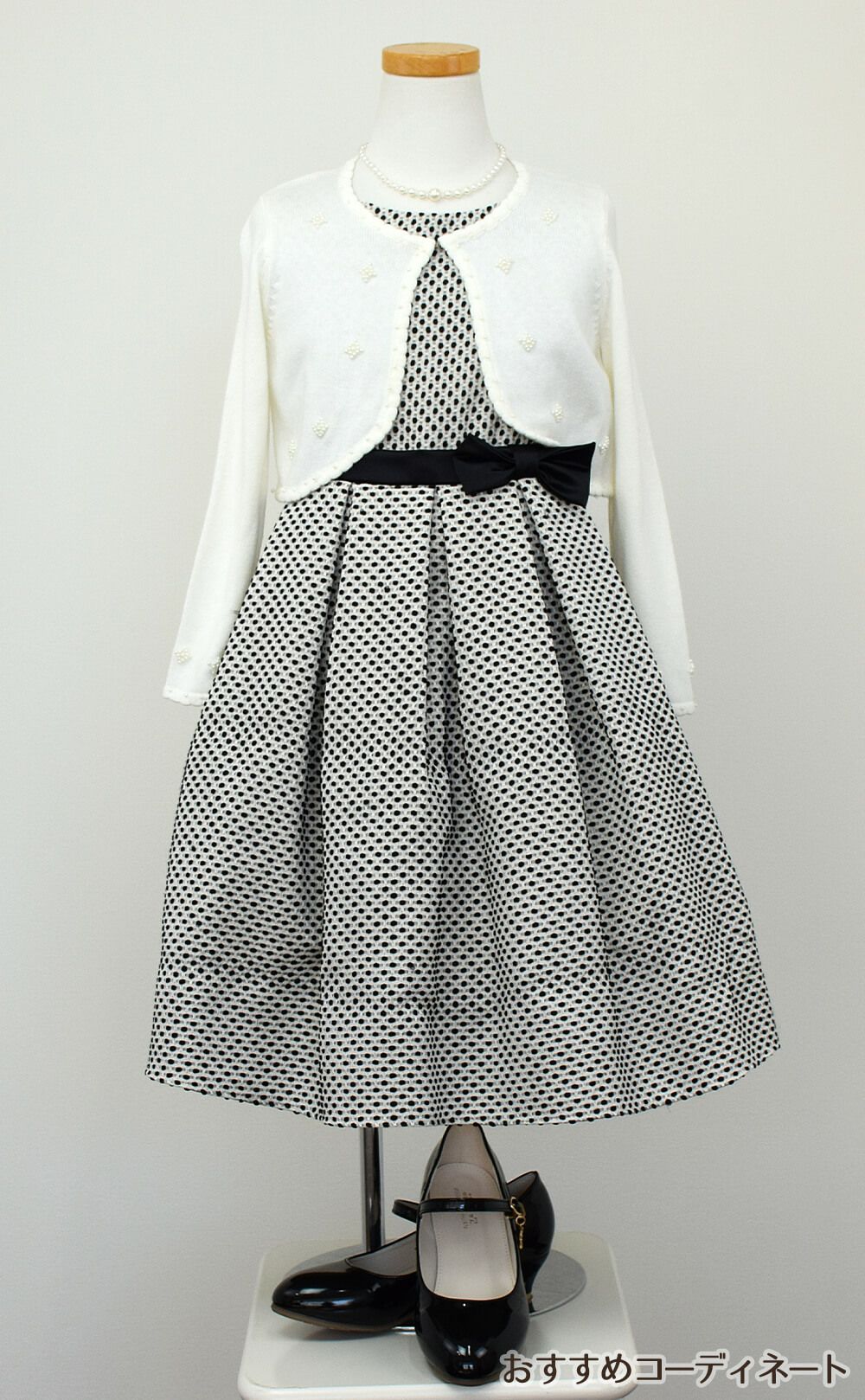 ピアノ発表会や結婚式にぴったりのブラックカラーの女の子用キッズドレス。シンプルで美しいシルエットが魅力のAngel's Closetの子供ドレス レンタル商品（【レンタル】プチポルカドットジャガード子供ドレス(SK520)ブラック）｜画像10