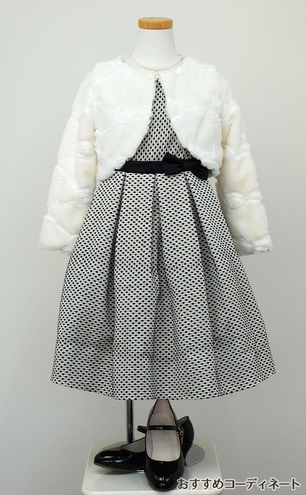ピアノ発表会や結婚式にぴったりのブラックカラーの女の子用キッズドレス。シンプルで美しいシルエットが魅力のAngel's Closetの子供ドレス レンタル商品（【レンタル】プチポルカドットジャガード子供ドレス(SK520)ブラック）｜画像11