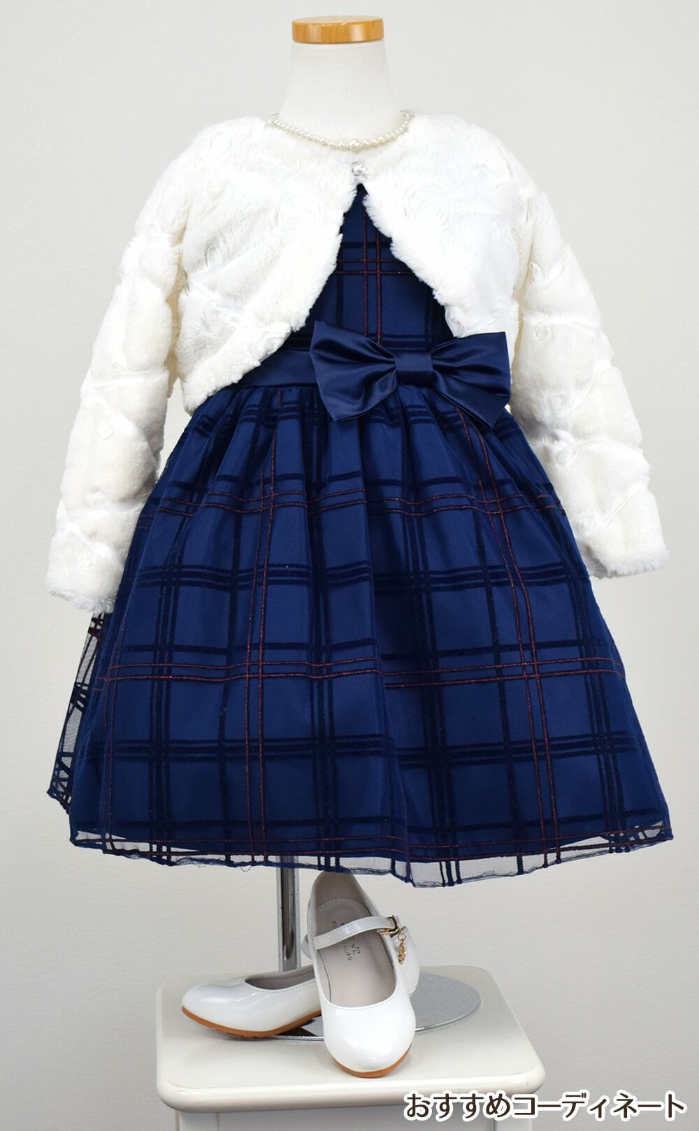 ピアノ発表会や結婚式にぴったりのネイビーカラーの女の子用キッズドレス。シンプルで美しいシルエットが魅力のAngel's Closetの子供ドレス レンタル商品（【レンタル】フロックドグリッター格子柄メッシュ＆サテン子供ドレス(SK714)ネイビー）｜画像11