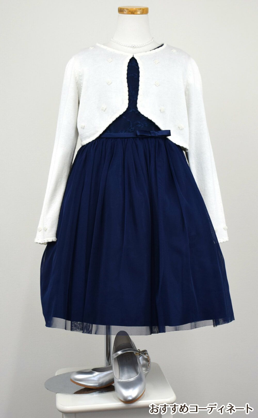 ピアノ発表会や結婚式にぴったりのネイビーカラーの女の子用キッズドレス。シンプルで美しいシルエットが魅力のAngel's Closetの子供ドレス レンタル商品（【レンタル】レーススリーブチュールスカート子供ドレス(SK599)ネイビー）｜画像10