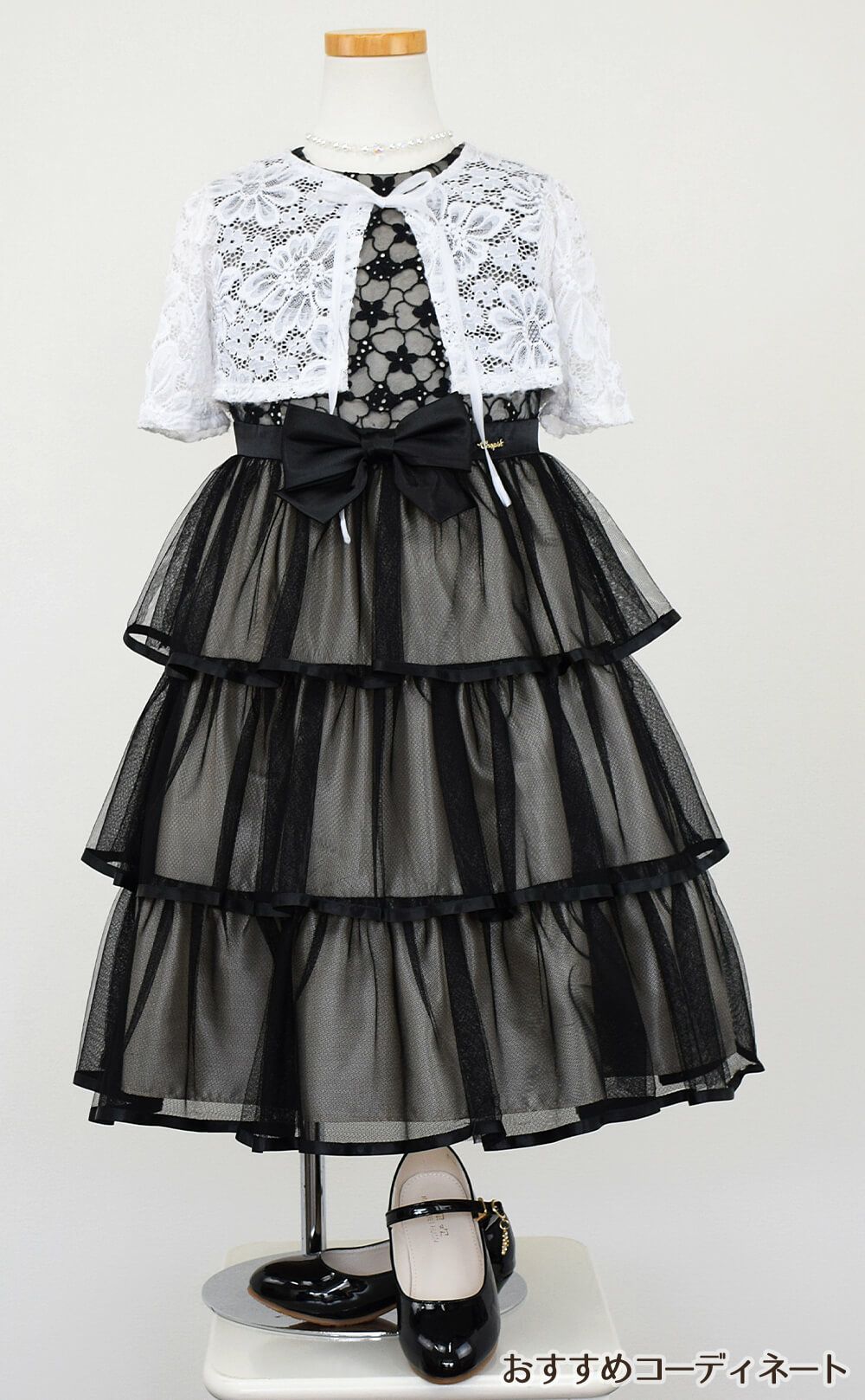 ピアノ発表会や結婚式にぴったりのブラックカラーの女の子用キッズドレス。シンプルで美しいシルエットが魅力のAngel's Closetの子供ドレス レンタル商品（【レンタル】花柄レースティアードチュール子供ドレス【CHOPIN】(CAT882101)ブラック）｜画像9