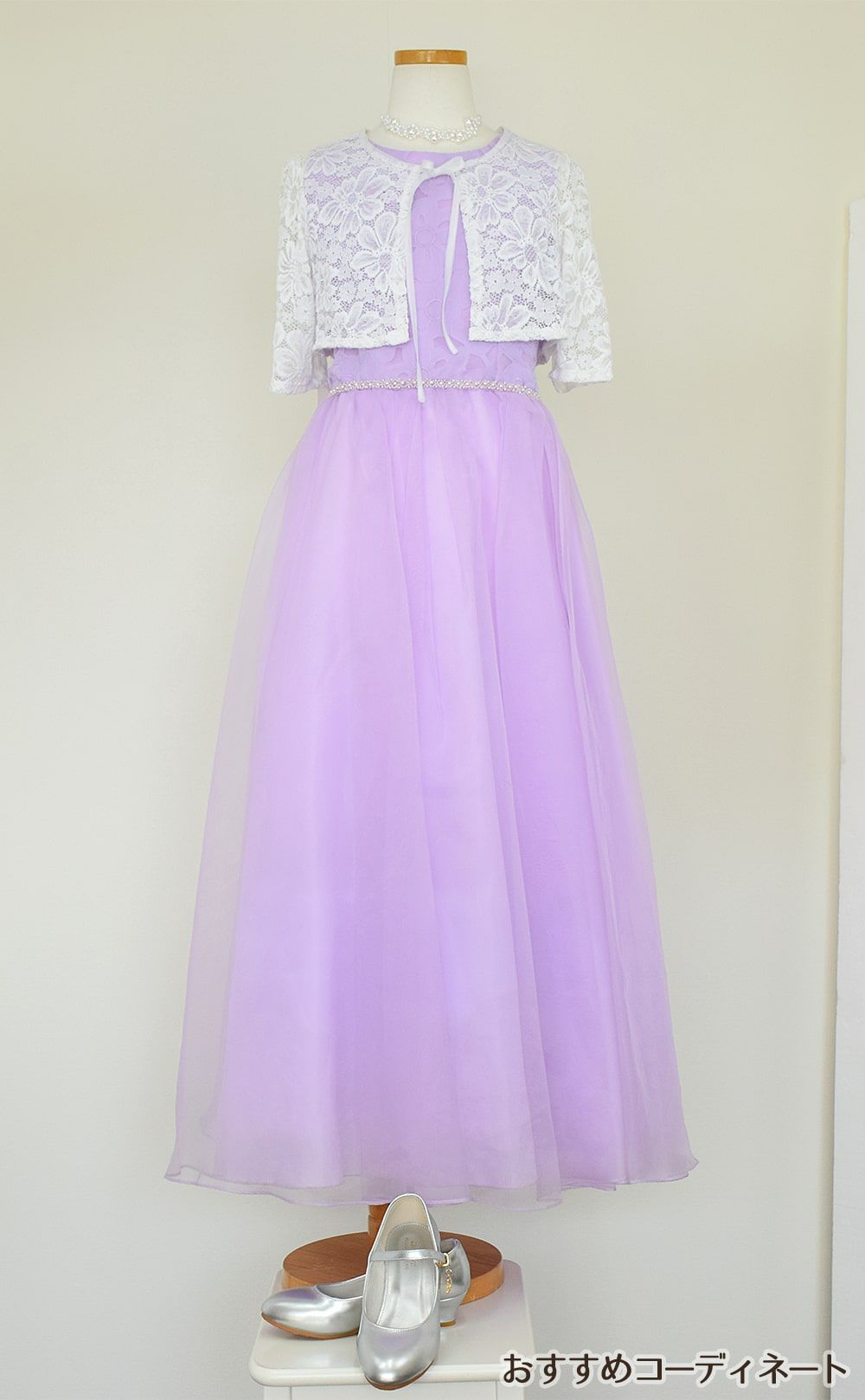 ピアノ発表会や結婚式にぴったりのカラーの女の子用キッズドレス。シンプルで美しいシルエットが魅力のAngel's Closetの子供ドレス レンタル商品（【レンタル】エレガントフラワーパターンレース&オーガンジーロングドレス(JK3580)ラベンダー）｜画像9