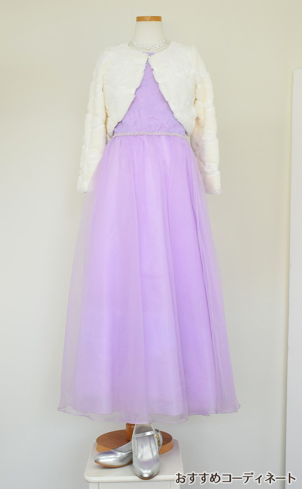 ピアノ発表会や結婚式にぴったりのカラーの女の子用キッズドレス。シンプルで美しいシルエットが魅力のAngel's Closetの子供ドレス レンタル商品（【レンタル】エレガントフラワーパターンレース&オーガンジーロングドレス(JK3580)ラベンダー）｜画像11