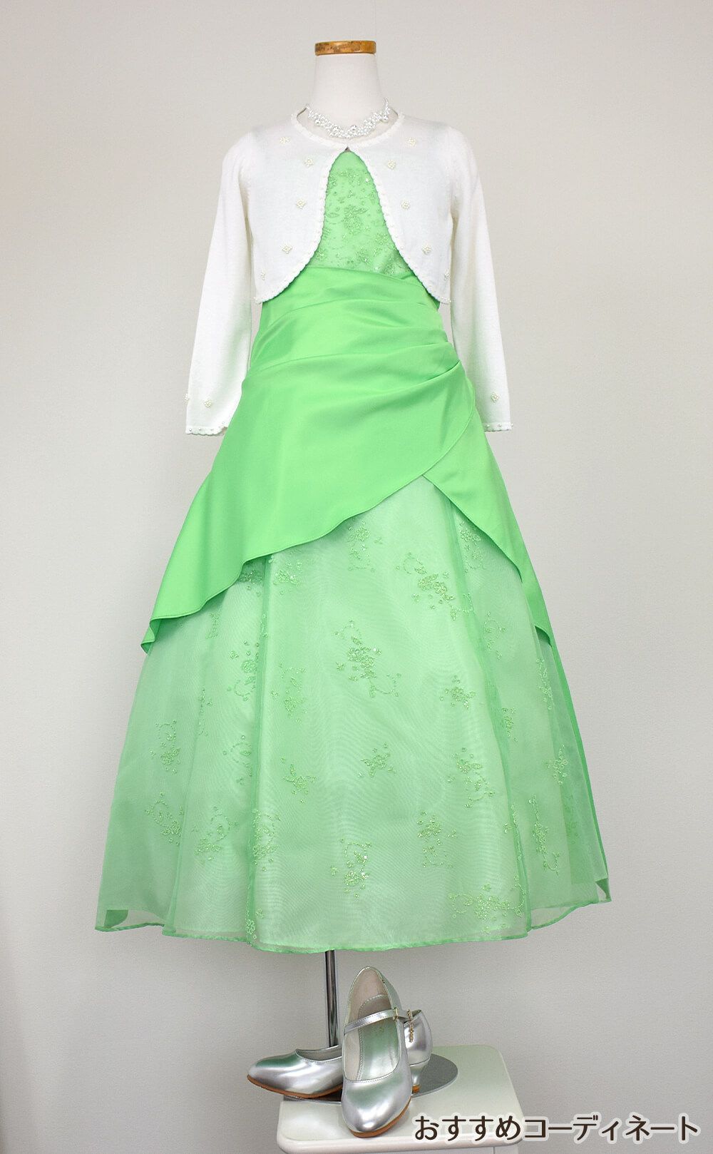 ピアノ発表会や結婚式にぴったりのカラーの女の子用キッズドレス。シンプルで美しいシルエットが魅力のAngel's Closetの子供ドレス レンタル商品（【レンタル】ギャザーアクロスウェストサテン＆フローラルオーガンジードレス(HC1232)クローバー）｜画像11