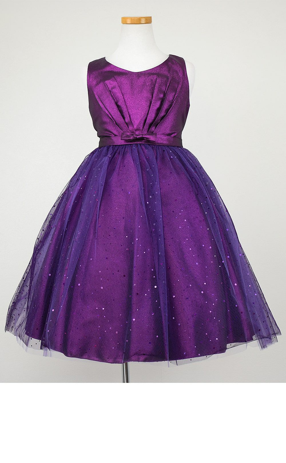 ピアノ発表会や結婚式にぴったりのカラーの女の子用キッズドレス。シンプルで美しいシルエットが魅力のAngel's Closetの子供ドレス レンタル商品（【レンタル】スパークリーチュールドレス(KD352)パープル）｜画像3
