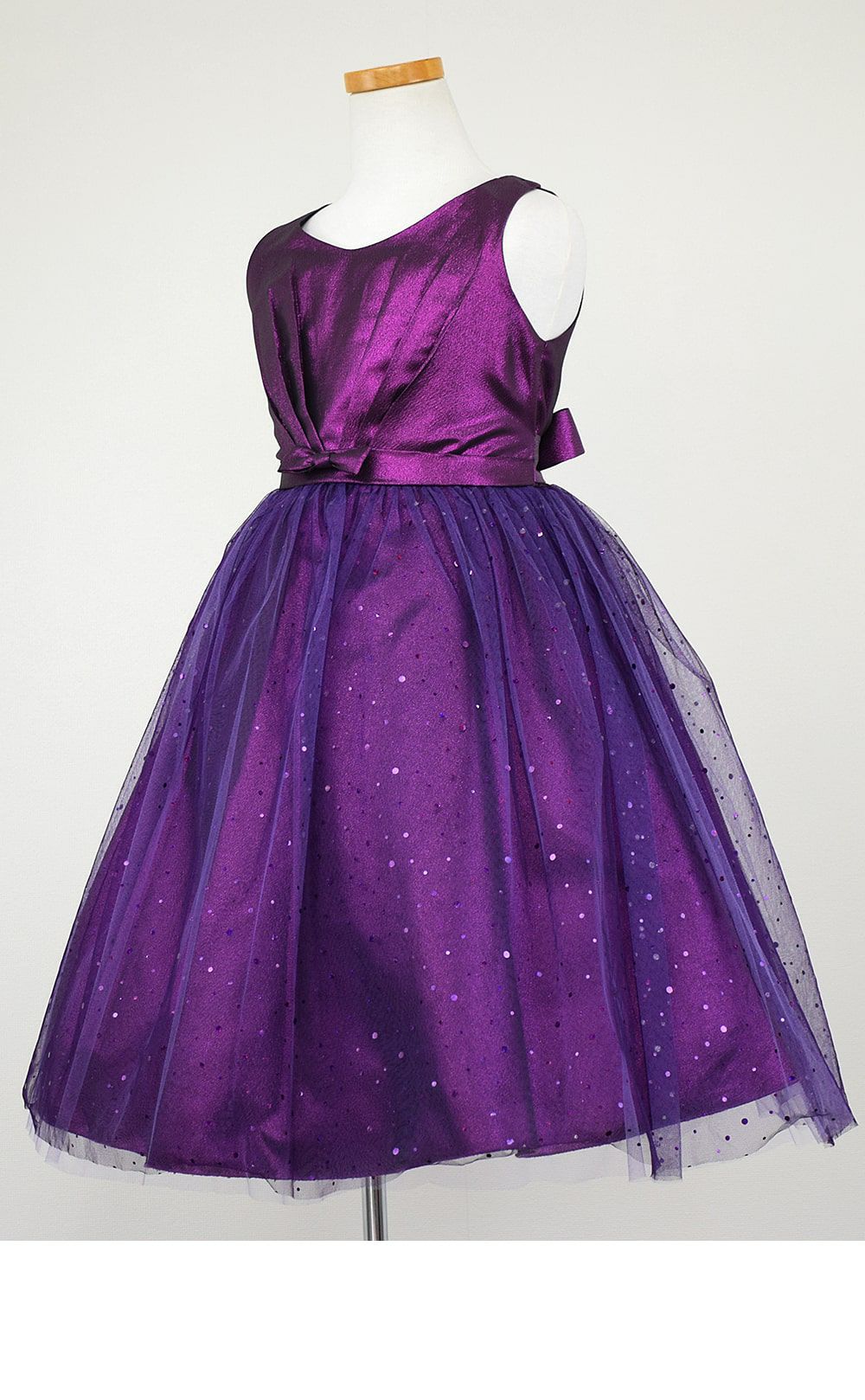 ピアノ発表会や結婚式にぴったりのカラーの女の子用キッズドレス。シンプルで美しいシルエットが魅力のAngel's Closetの子供ドレス レンタル商品（【レンタル】スパークリーチュールドレス(KD352)パープル）｜画像4