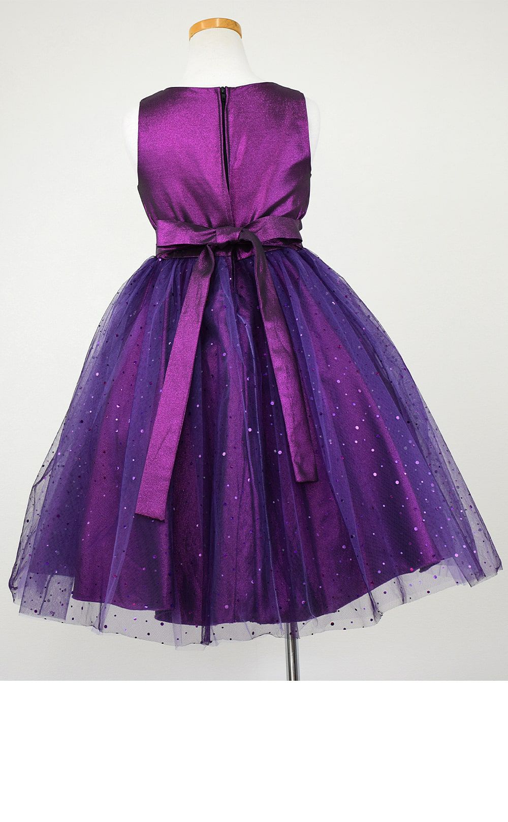 ピアノ発表会や結婚式にぴったりのカラーの女の子用キッズドレス。シンプルで美しいシルエットが魅力のAngel's Closetの子供ドレス レンタル商品（【レンタル】スパークリーチュールドレス(KD352)パープル）｜画像5