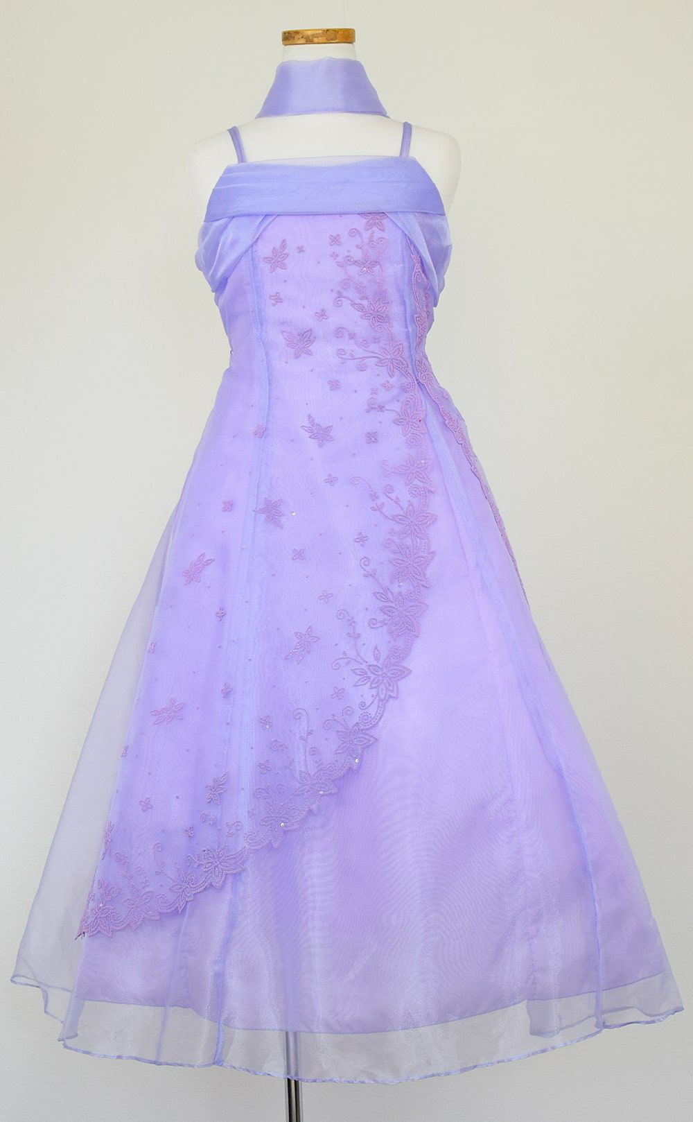 ピアノ発表会や結婚式にぴったりのライラックカラーの女の子用キッズドレス。シンプルで美しいシルエットが魅力のAngel's Closetの子供ドレス レンタル商品（【レンタル】キャビアビーズ＆イリュージョンオーガンジーロングドレス(HC1215)ライラック）｜画像3