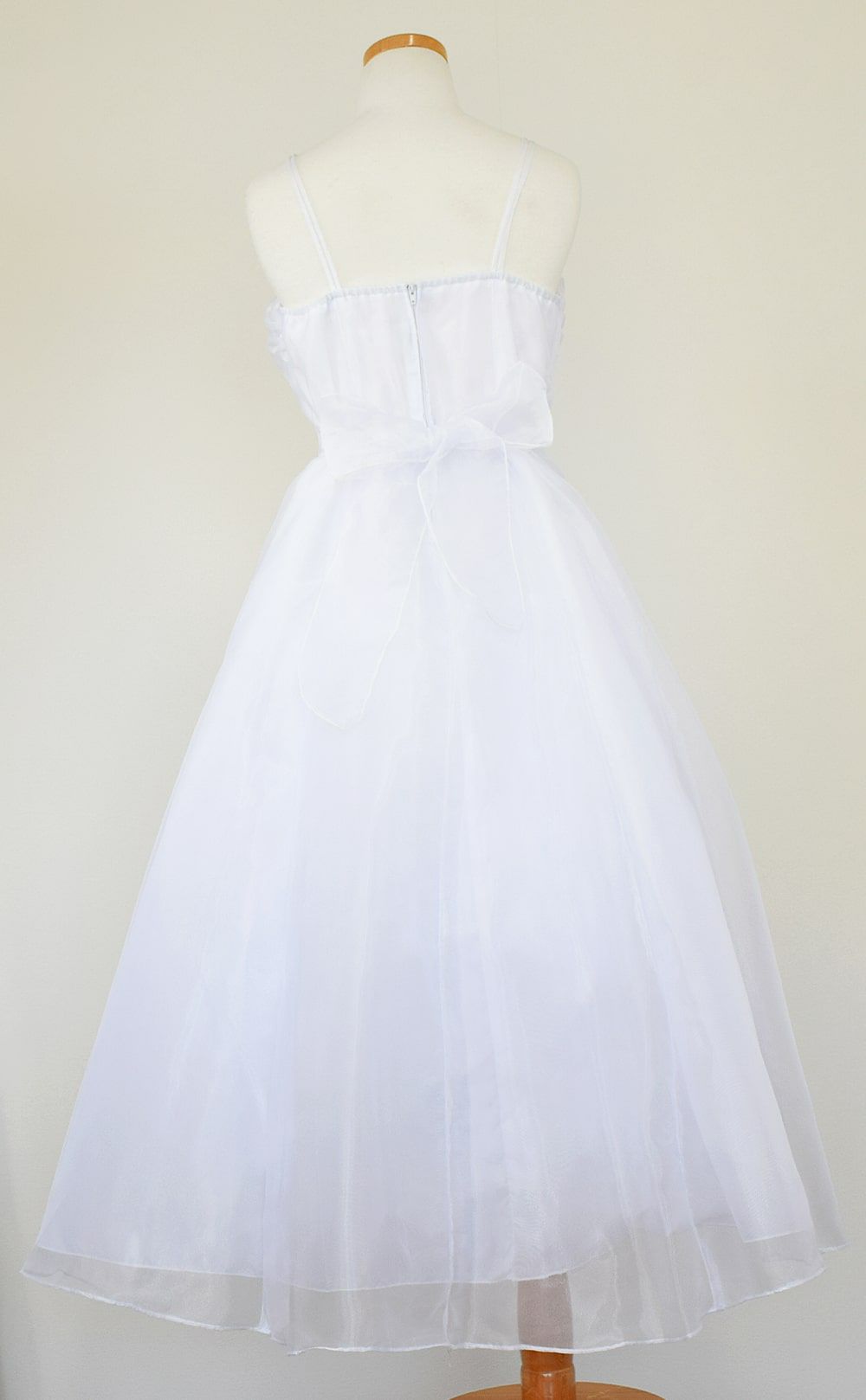 ピアノ発表会や結婚式にぴったりのホワイトカラーの女の子用キッズドレス。シンプルで美しいシルエットが魅力のAngel's Closetの子供ドレス レンタル商品（【レンタル】キャビアビーズ＆イリュージョンオーガンジーロングドレス(HC1215)ホワイト）｜画像5