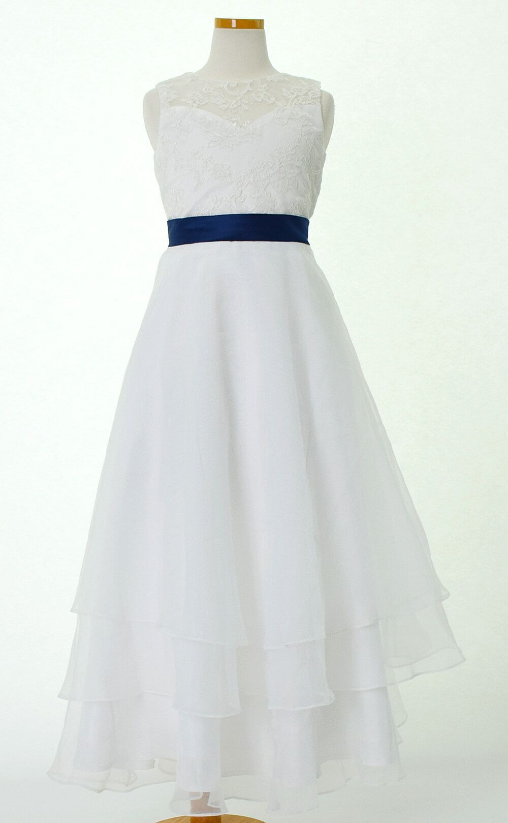 ピアノ発表会や結婚式にぴったりのネイビーカラーの女の子用キッズドレス。シンプルで美しいシルエットが魅力のAngel's Closetの子供ドレス レンタル商品（【レンタル】ネイビーリボン＆ティアードホワイトオーガンジーロングドレス(YP194)ホワイト）｜画像3