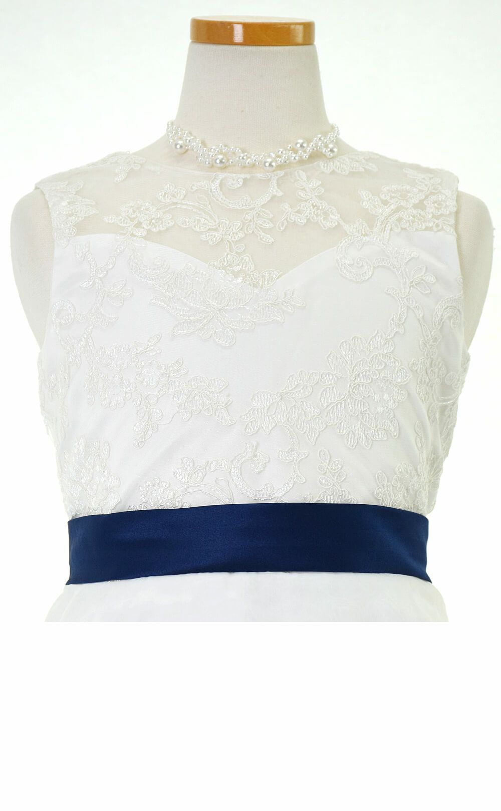 ピアノ発表会や結婚式にぴったりのネイビーカラーの女の子用キッズドレス。シンプルで美しいシルエットが魅力のAngel's Closetの子供ドレス レンタル商品（【レンタル】ネイビーリボン＆ティアードホワイトオーガンジーロングドレス(YP194)ホワイト）｜画像7