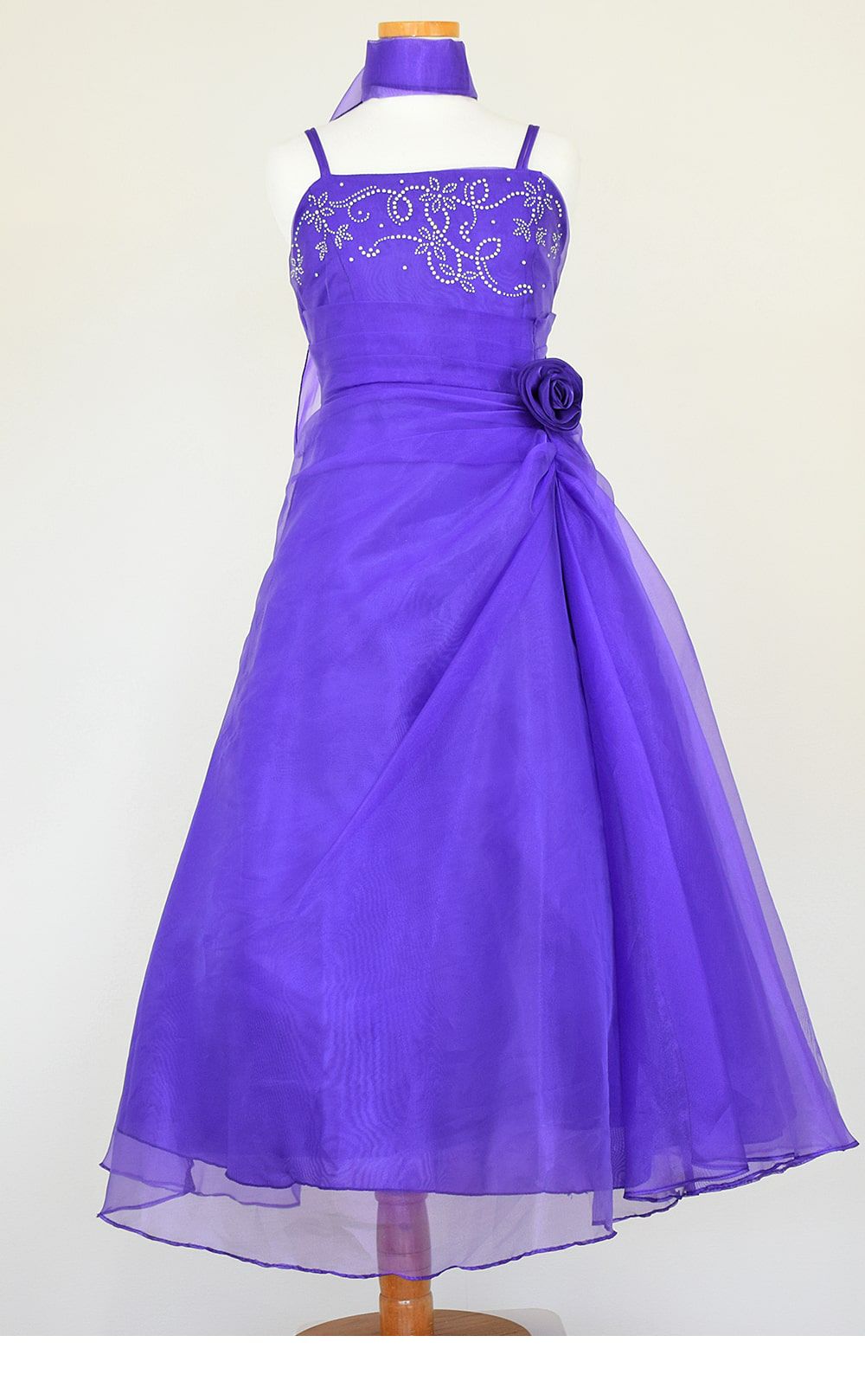 ピアノ発表会や結婚式にぴったりのカラーの女の子用キッズドレス。シンプルで美しいシルエットが魅力のAngel's Closetの子供ドレス レンタル商品（【レンタル】ビーズ＆オーガンジーAラインドレス(HC801)パープル）｜画像3