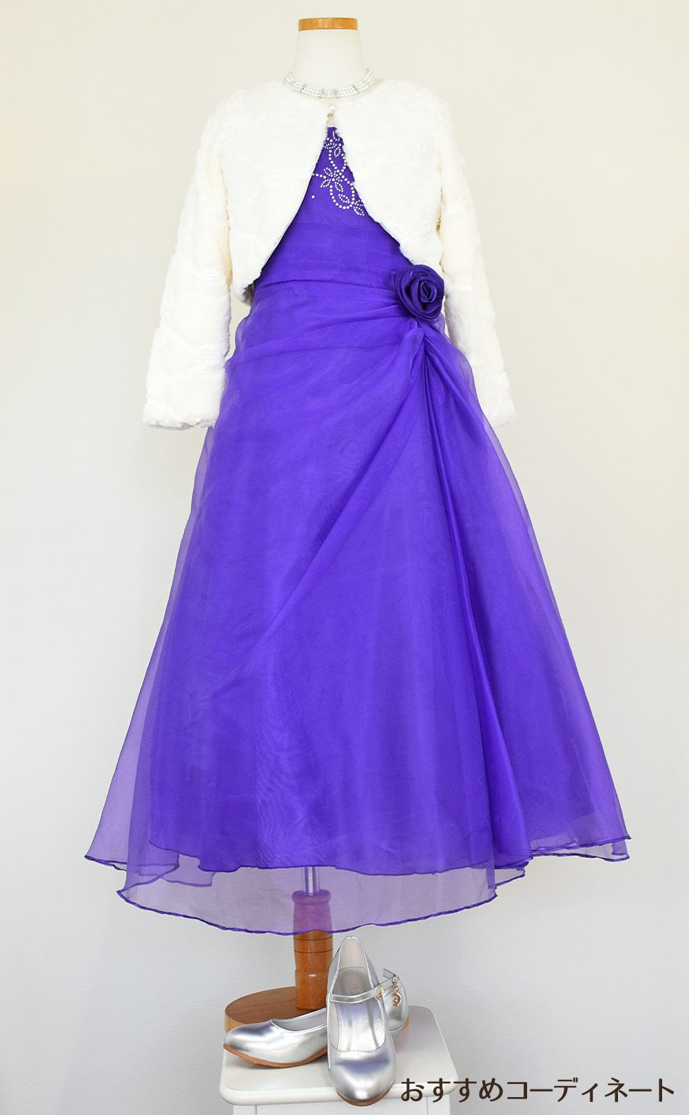 ピアノ発表会や結婚式にぴったりのカラーの女の子用キッズドレス。シンプルで美しいシルエットが魅力のAngel's Closetの子供ドレス レンタル商品（【レンタル】ビーズ＆オーガンジーAラインドレス(HC801)パープル）｜画像11