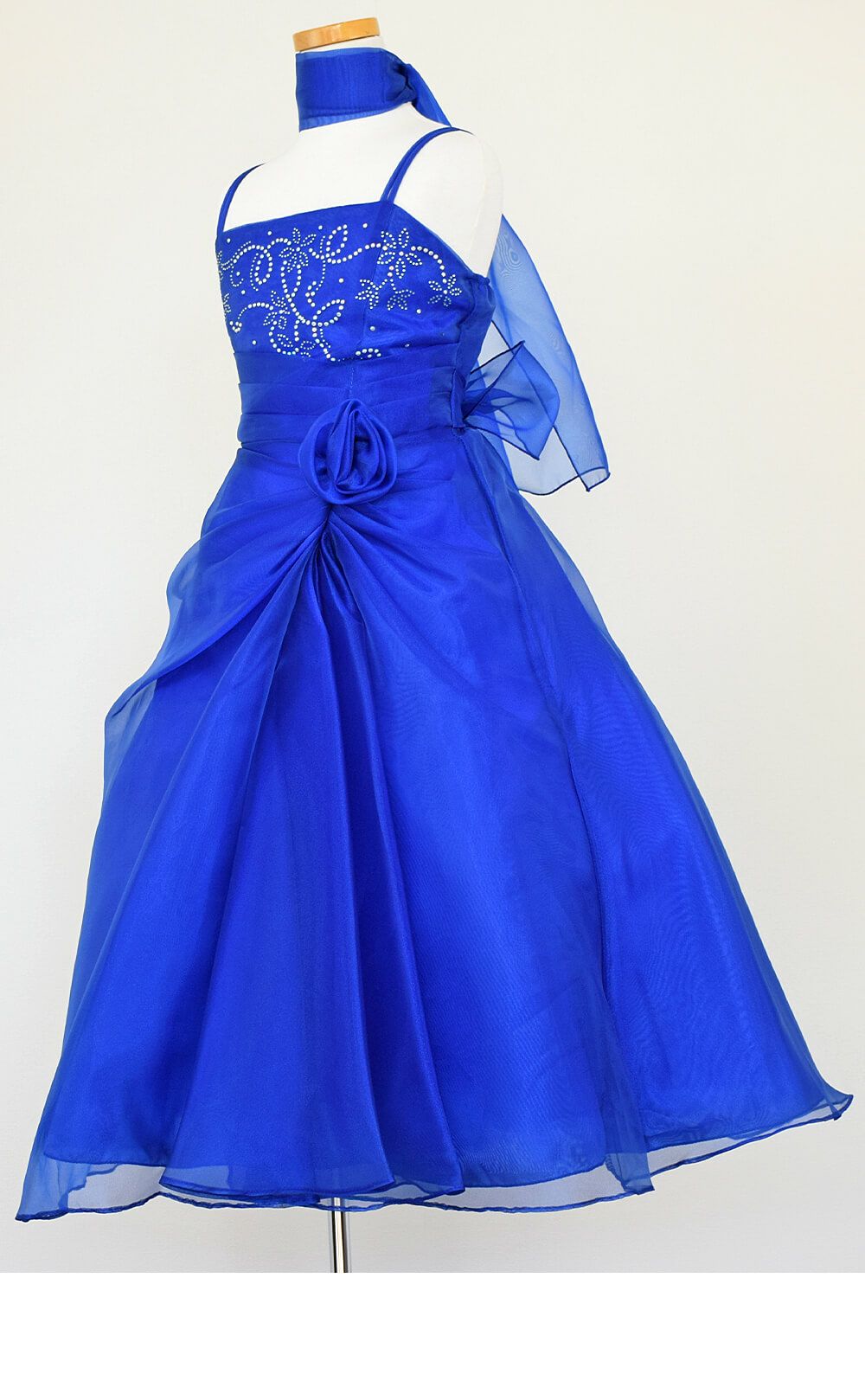 ピアノ発表会や結婚式にぴったりのブルーカラーの女の子用キッズドレス。シンプルで美しいシルエットが魅力のAngel's Closetの子供ドレス レンタル商品（【レンタル】ビーズ＆オーガンジーAラインドレス(HC801)ロイヤルブルー）｜画像4
